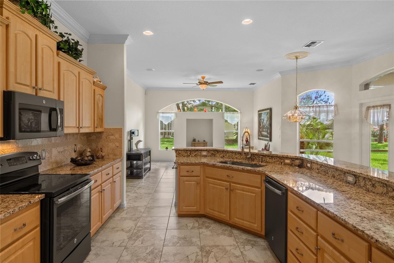Single Family Residence at 13417 WHITEHAVEN CT, SPRING HILL, photo 21 of 64