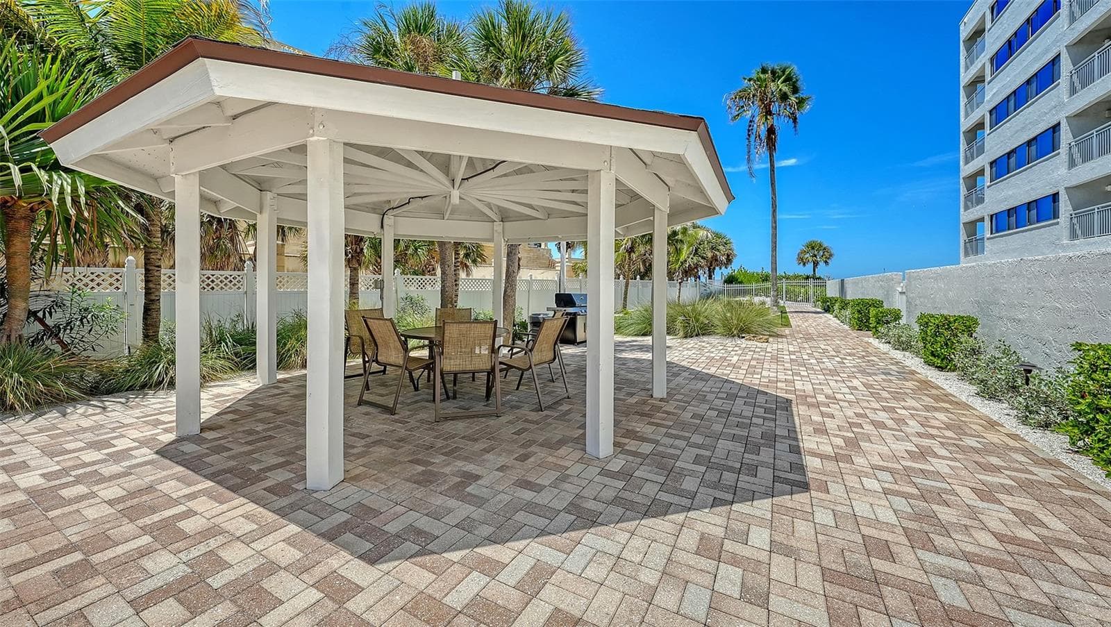 Condominium at 1001 POINT OF ROCKS RD #310, SARASOTA, photo 19 of 33