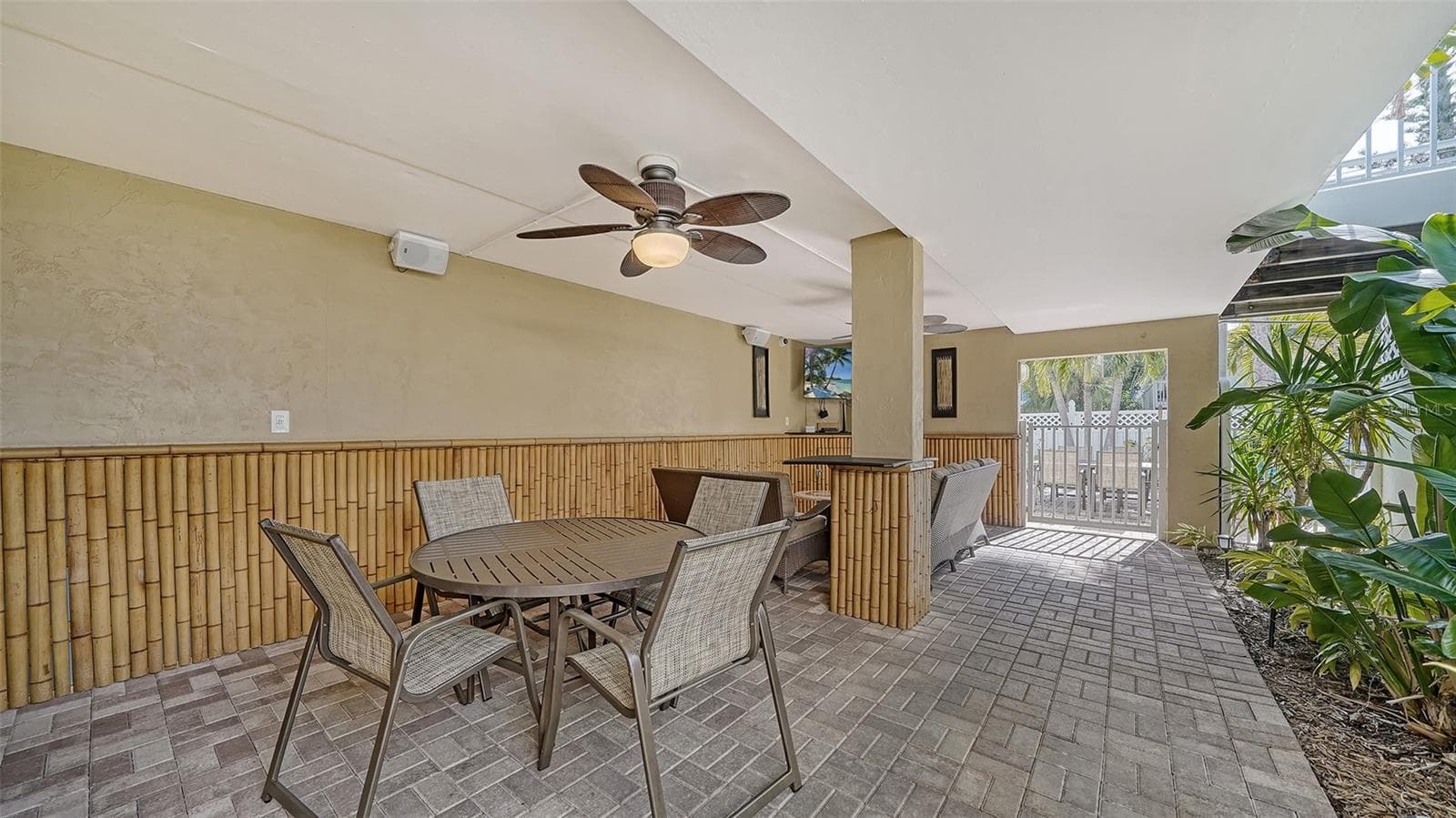 Condominium at 1001 POINT OF ROCKS RD #310, SARASOTA, photo 27 of 33