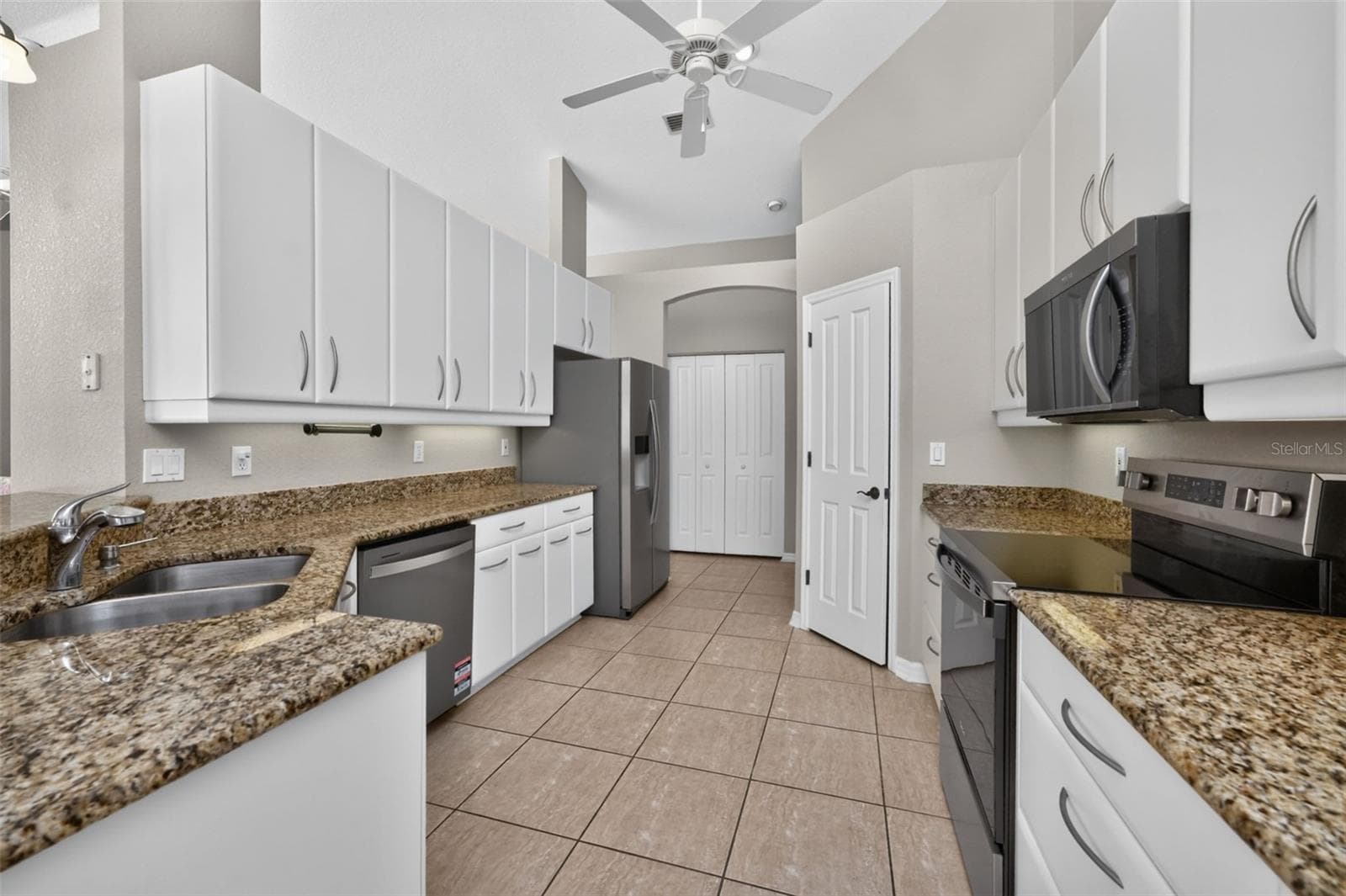 Kitchen - 8 SPORTSMAN RD, ROTONDA WEST
