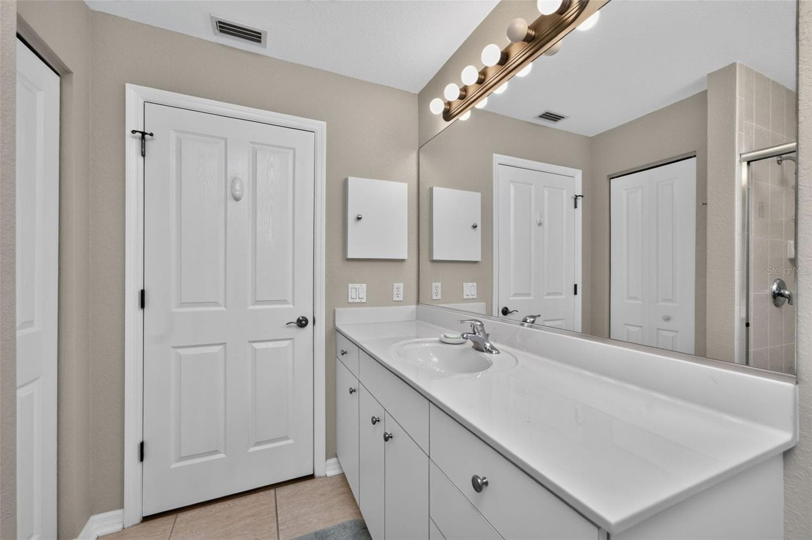 Guest Bathroom - 8 SPORTSMAN RD, ROTONDA WEST
