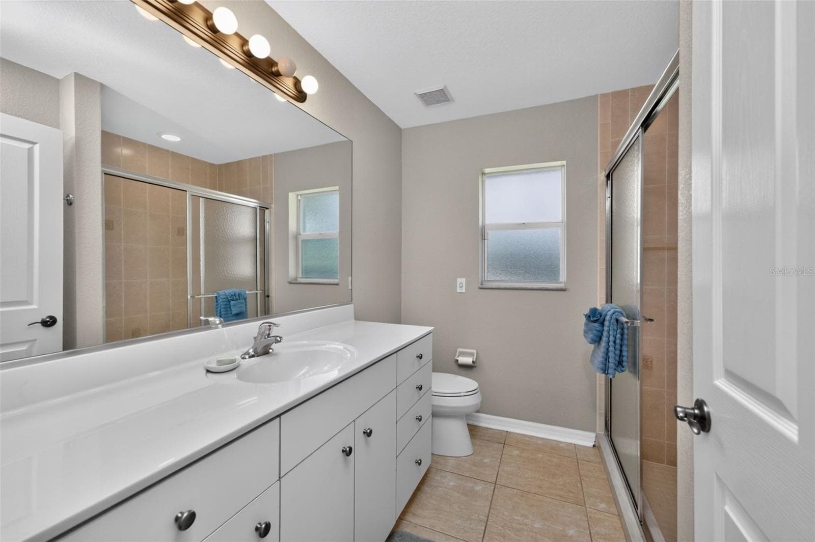 Guest Bathroom - 8 SPORTSMAN RD, ROTONDA WEST