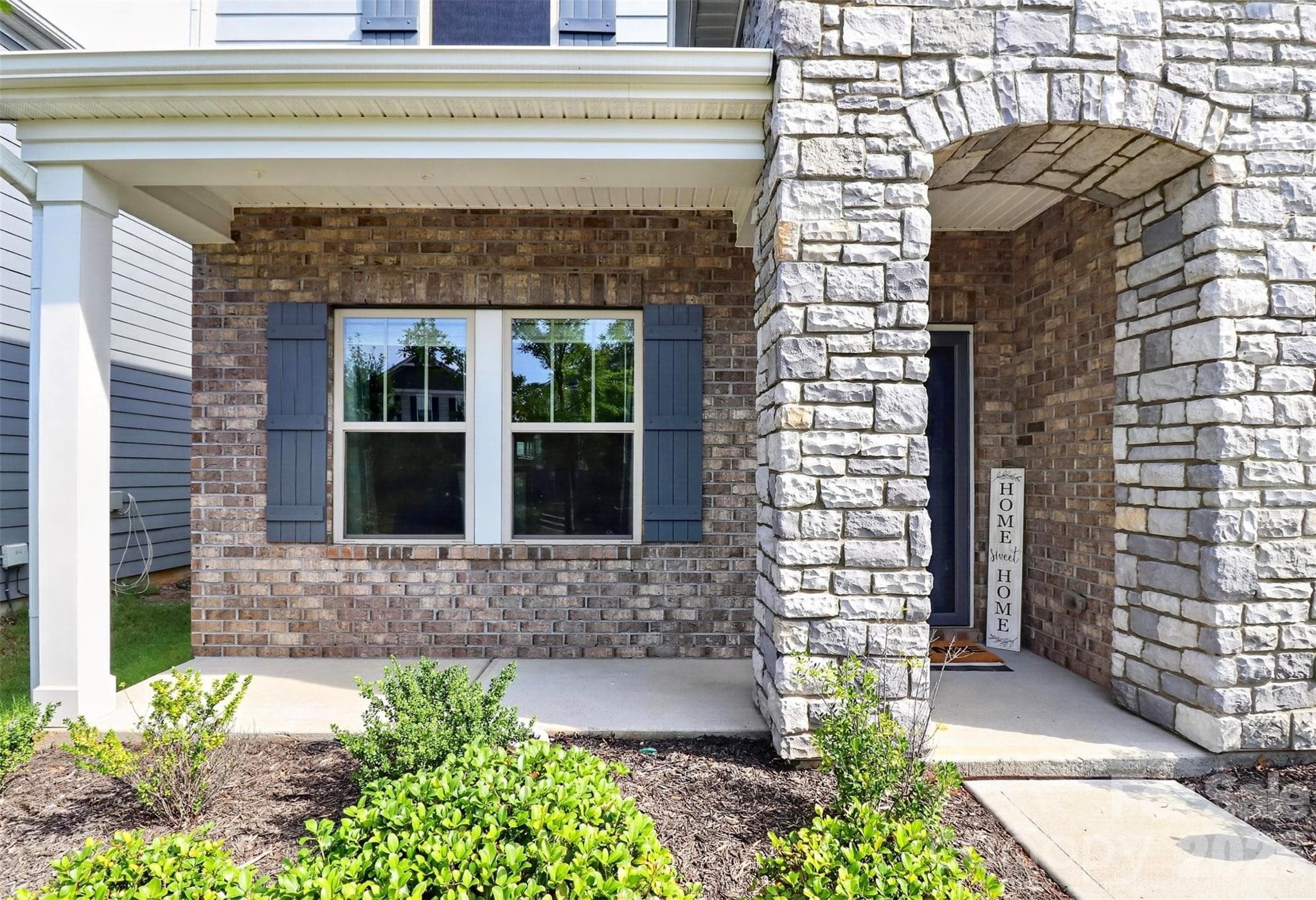 Single Family Residence at 11922 Silverheel Lane, Huntersville, photo 2 of 48