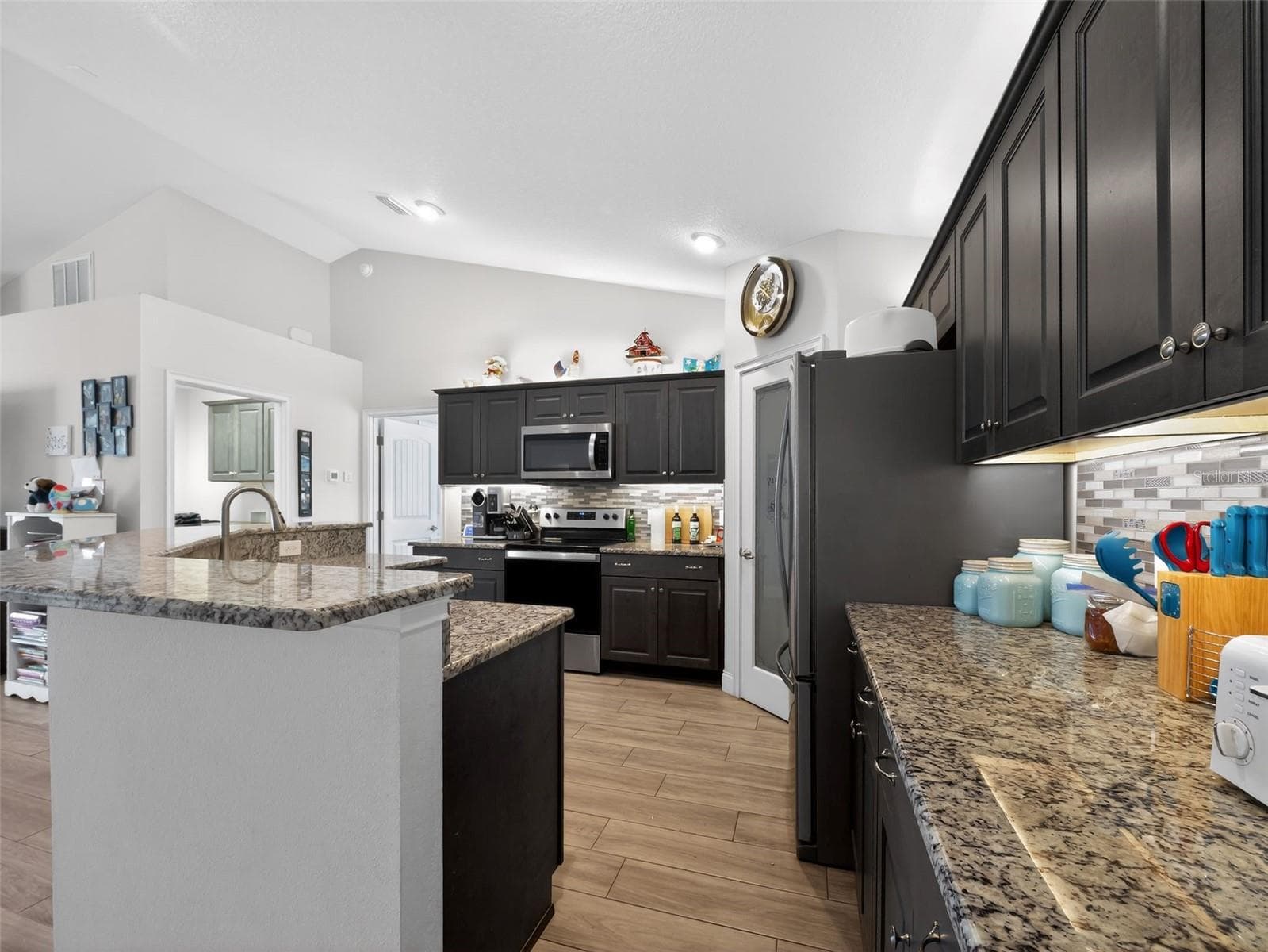 Single Family Residence at 854 FISHER RD, OCKLAWAHA, photo 11 of 29