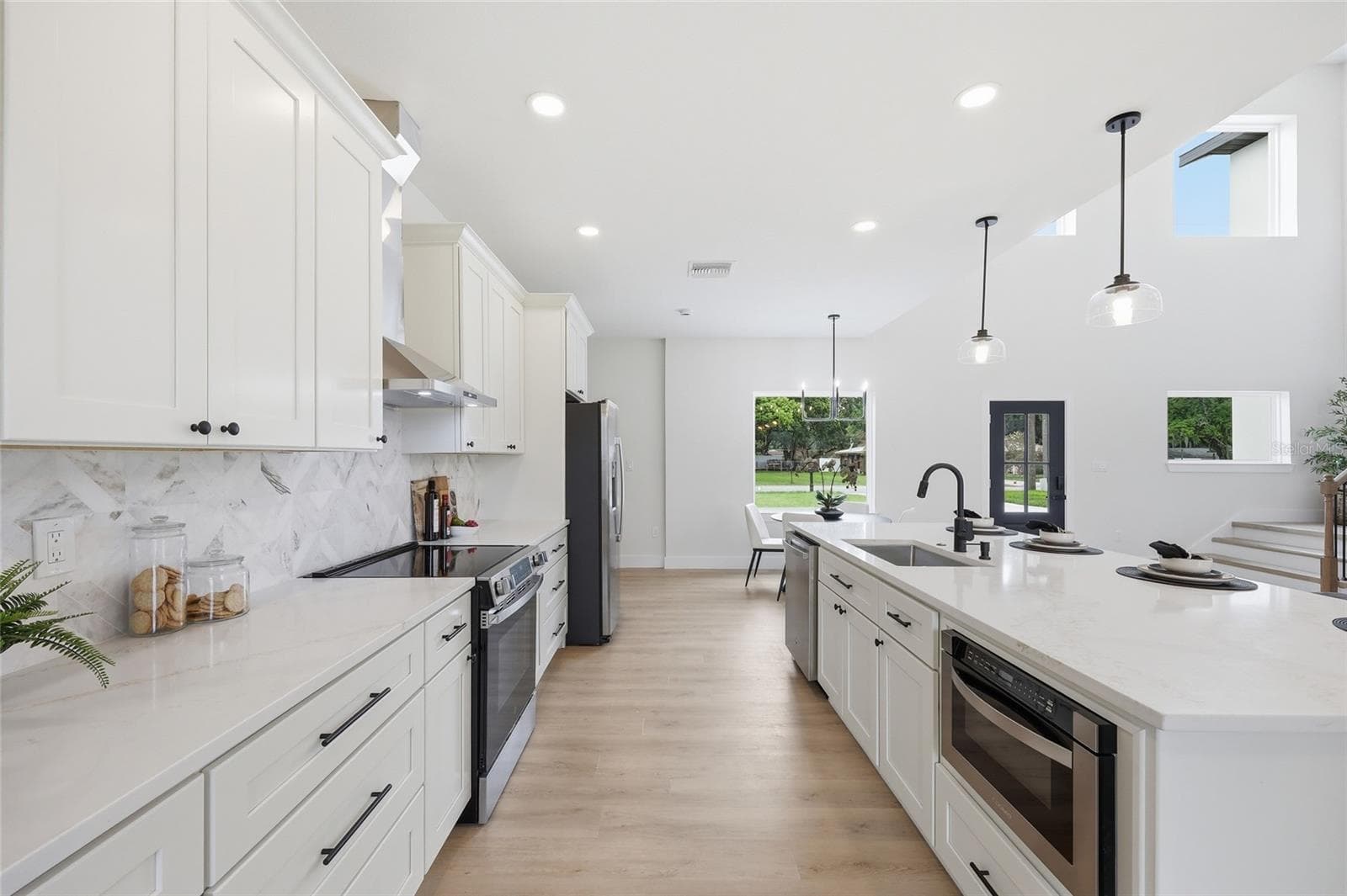 Chefs Kitchen with Ample counter Space - 351 E WILDMERE AVE, LONGWOOD