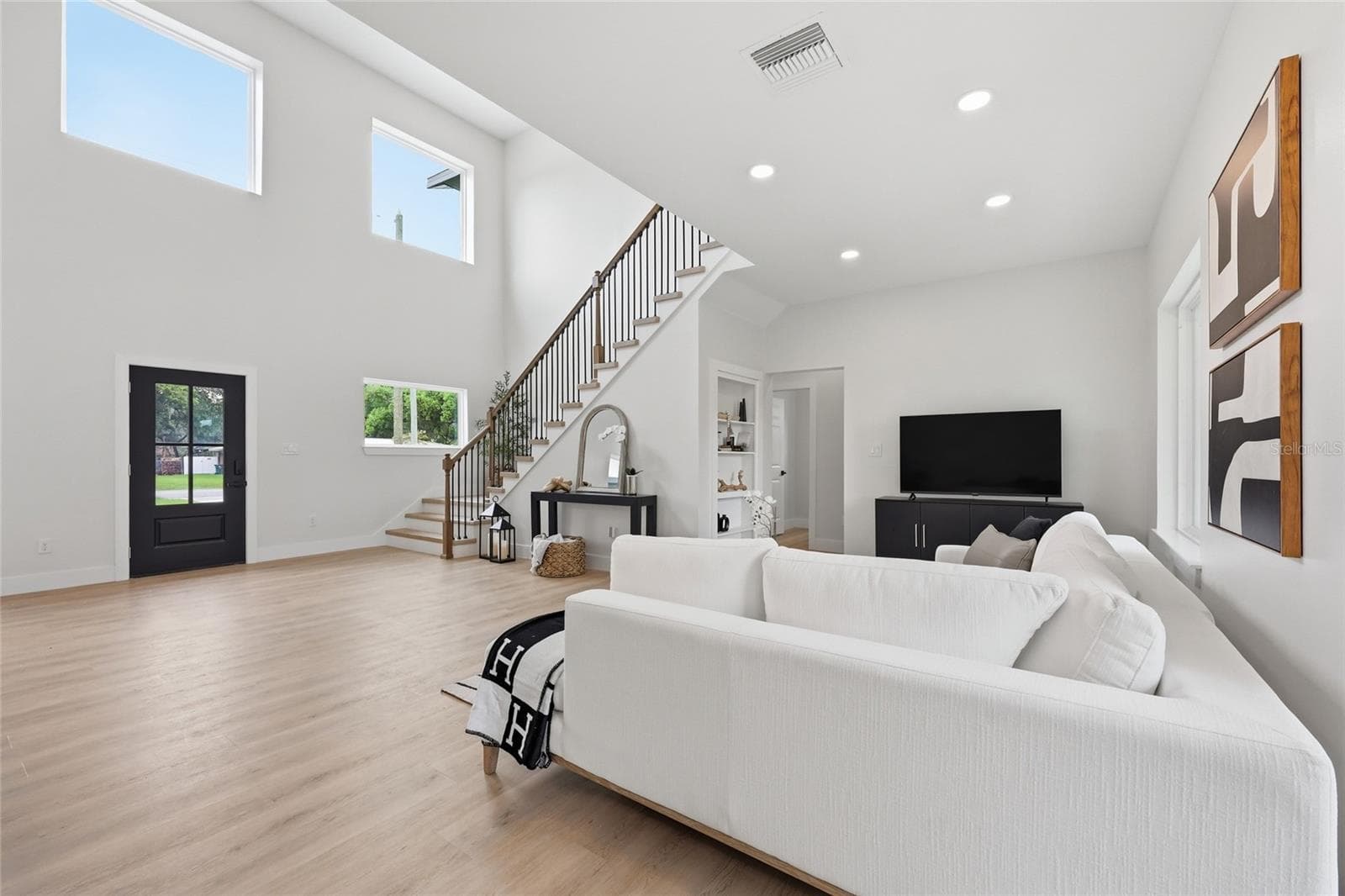 Living Room - 351 E WILDMERE AVE, LONGWOOD