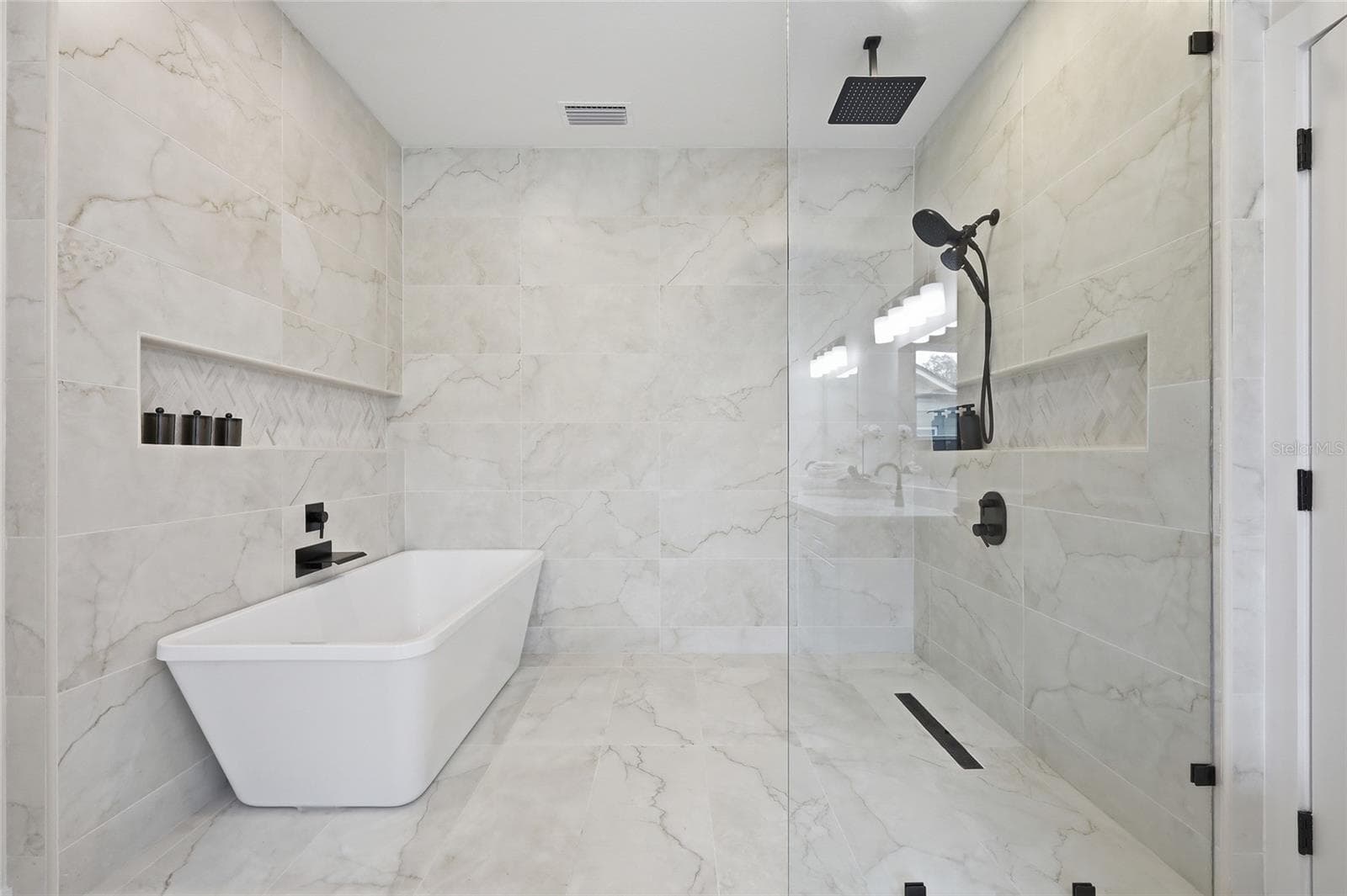 Primary Bathroom- Soaking tub & shower combe - 351 E WILDMERE AVE, LONGWOOD