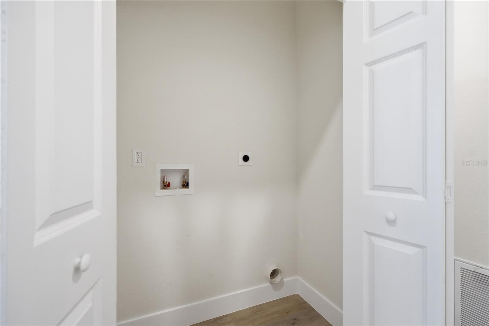 Washer/Dryer Hook Ups - 351 E WILDMERE AVE, LONGWOOD