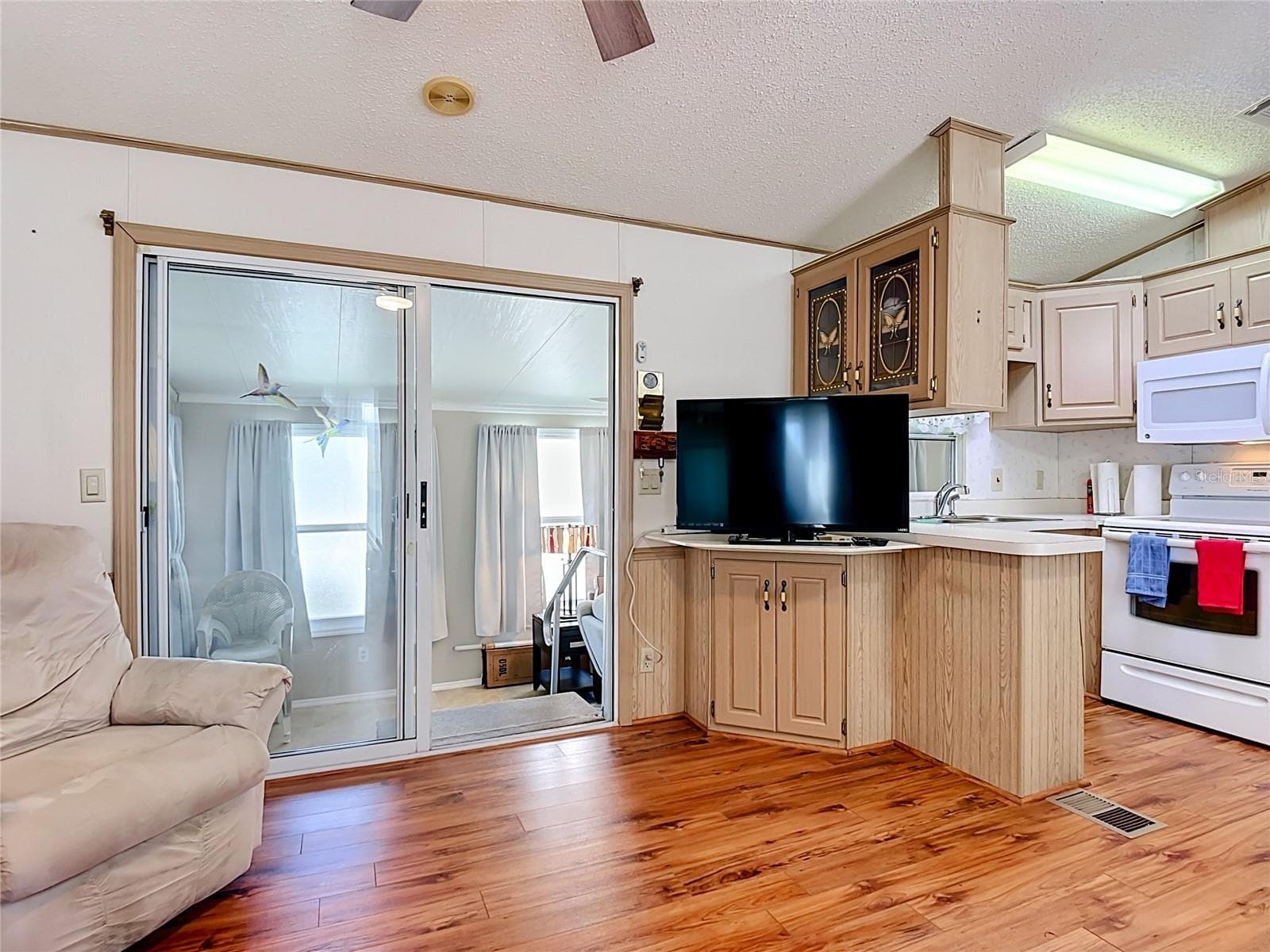 Living area - 9000 US HWY 192 #81, CLERMONT