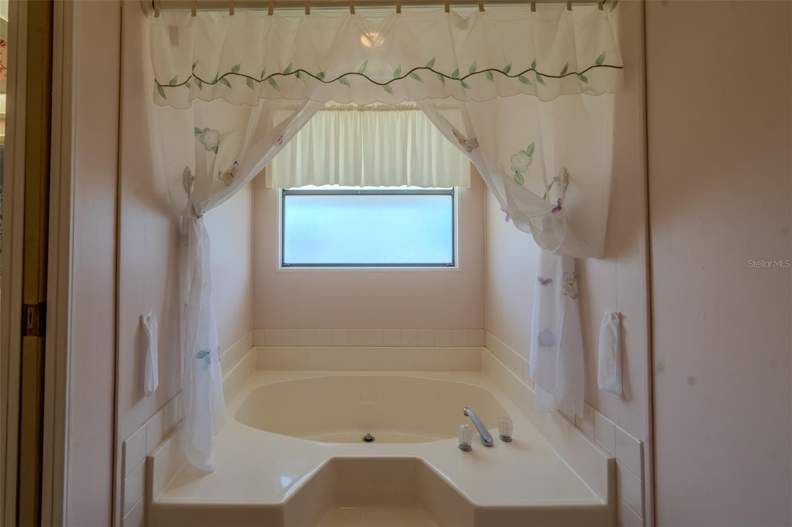 Primary Bath Garden Tub - 1021 HILLTOP RD, TAVARES