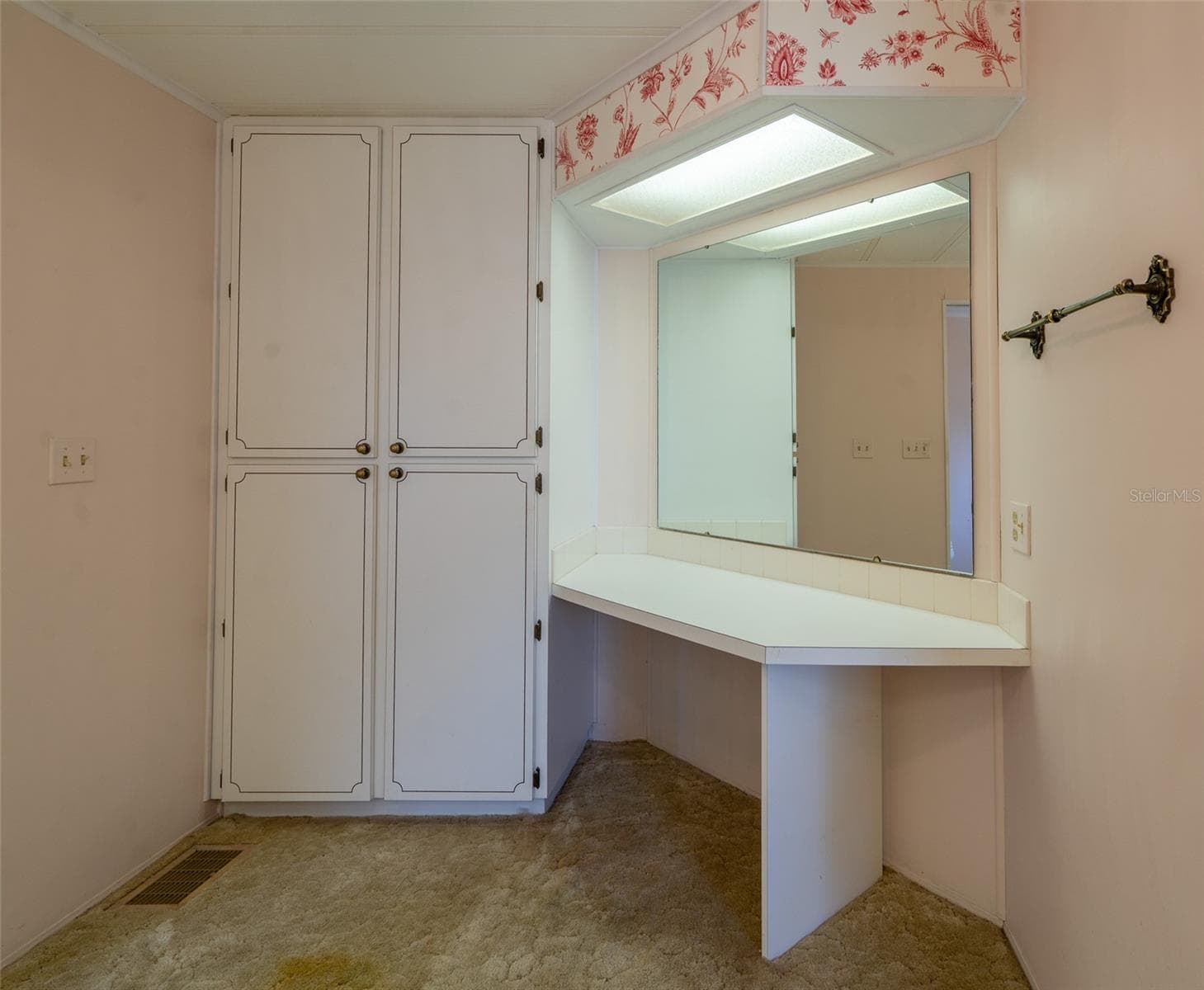 Primary Bath Make up Counter - 1021 HILLTOP RD, TAVARES