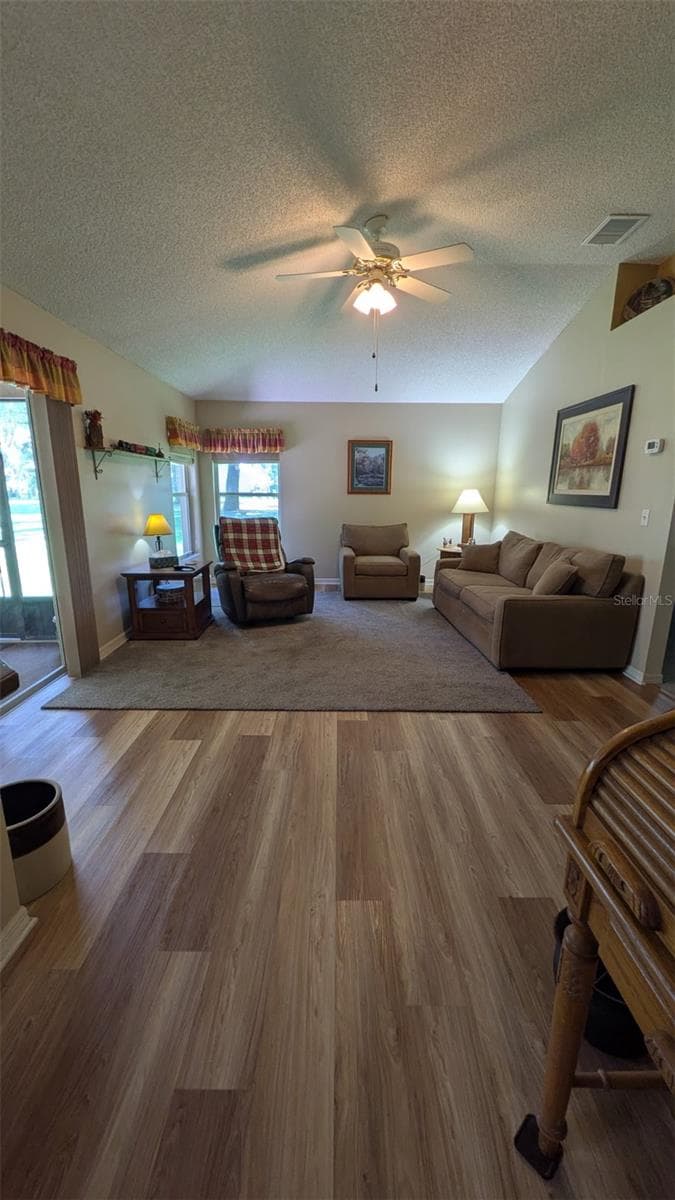 Nice and open family room - 267 N ORANGE AVE, LAKE HELEN