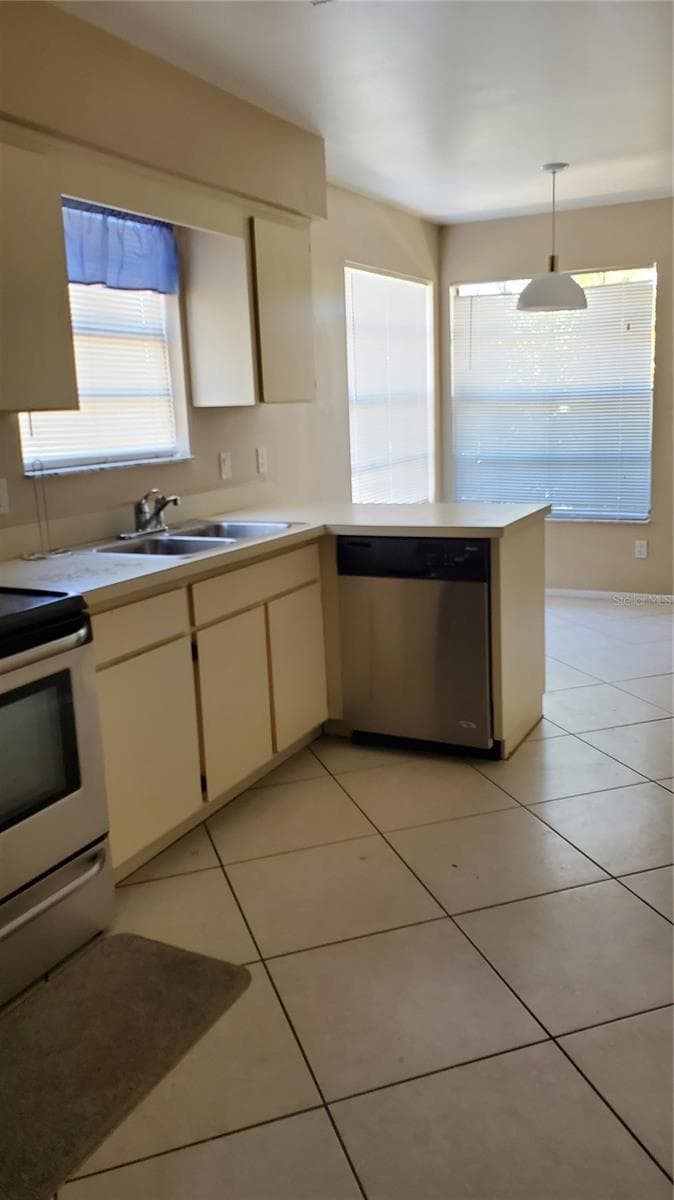Half Duplex at 239 ALSTON DR, ORLANDO, photo 7 of 14