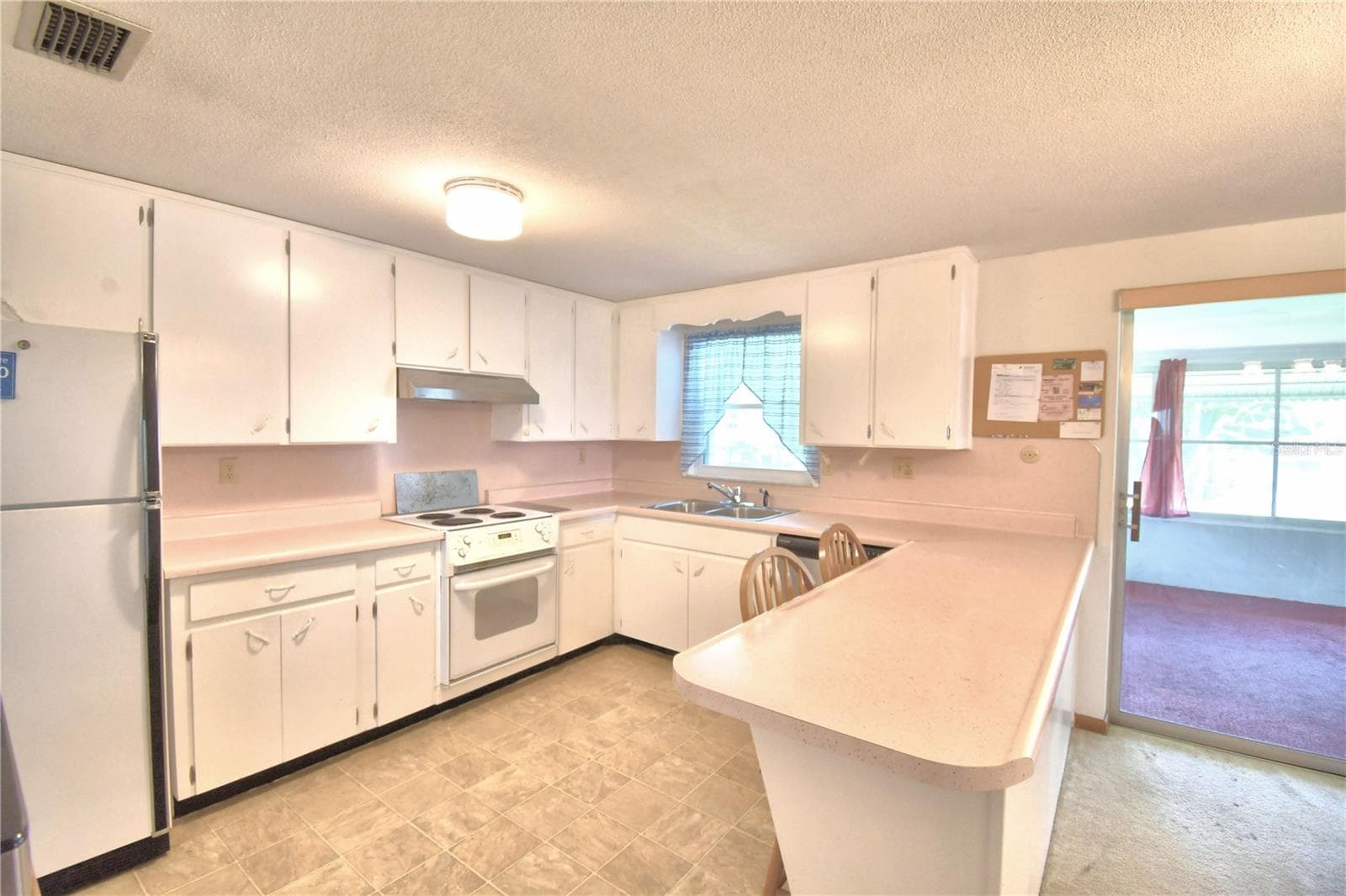 Single Family Residence at 2521 MCCRANIE PL, LAKELAND, photo 10 of 49