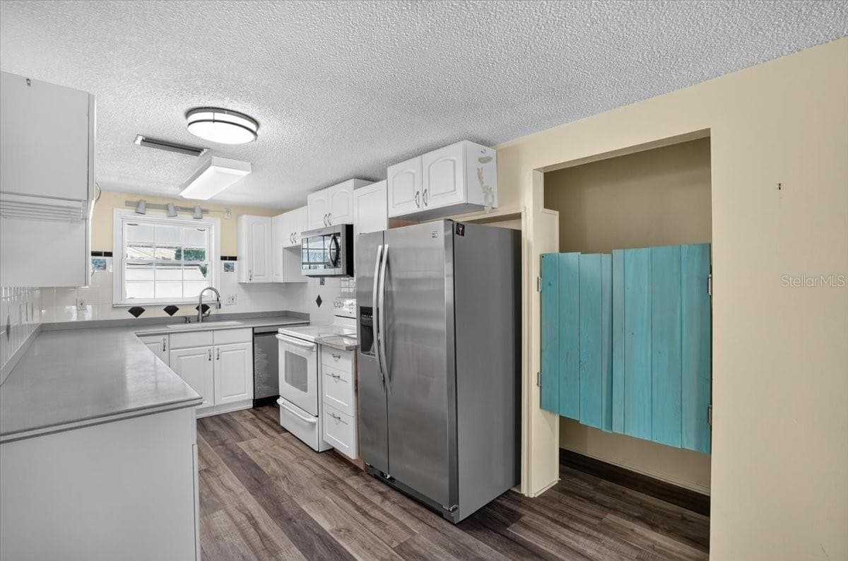 Single Family Residence at 524 SPRING AVE, ANNA MARIA, photo 18 of 38