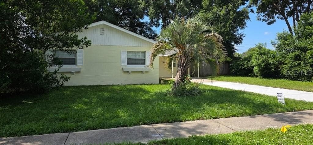 Single Family Residence at 7670 STRATFORD BLVD, ORLANDO, photo 3 of 15
