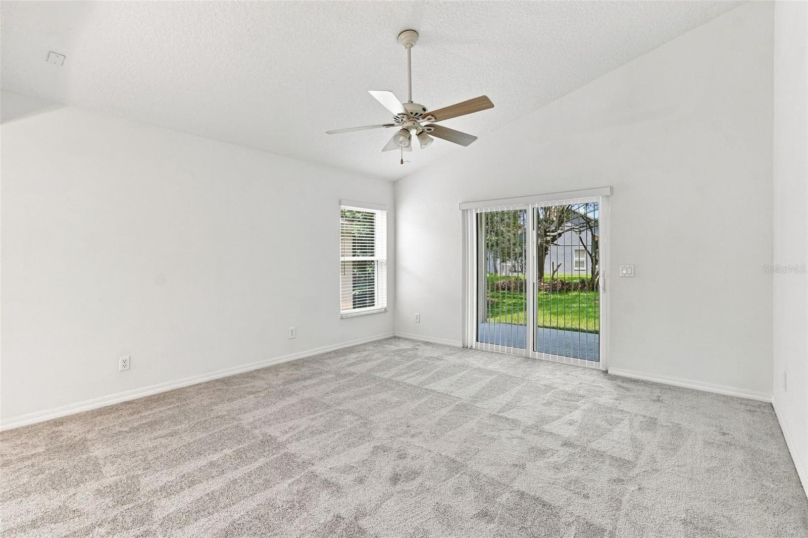 Family Room with Volume Ceilings and Fan - 1151 BEECH GROVE WAY, ORLANDO