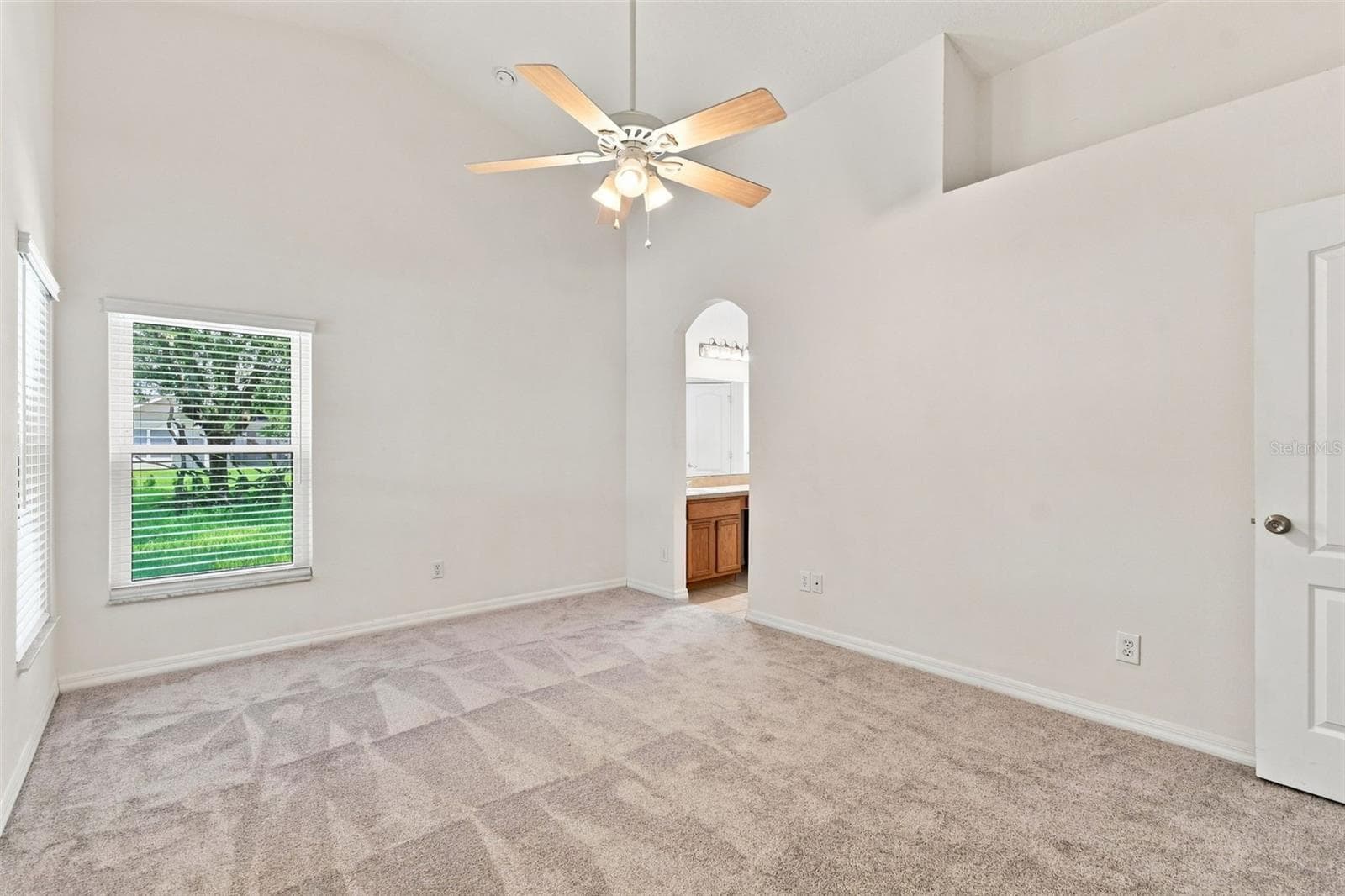 Primary Owner's Suite with Volume Ceilings, Fan and New Carpets - 1151 BEECH GROVE WAY, ORLANDO