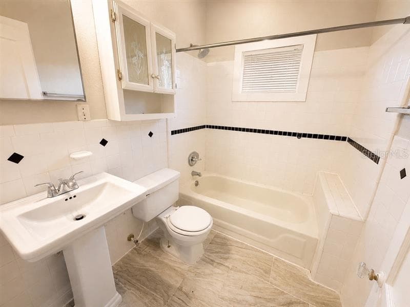 Triplex at 1509 WOODWARD ST, ORLANDO, photo 8 of 30
