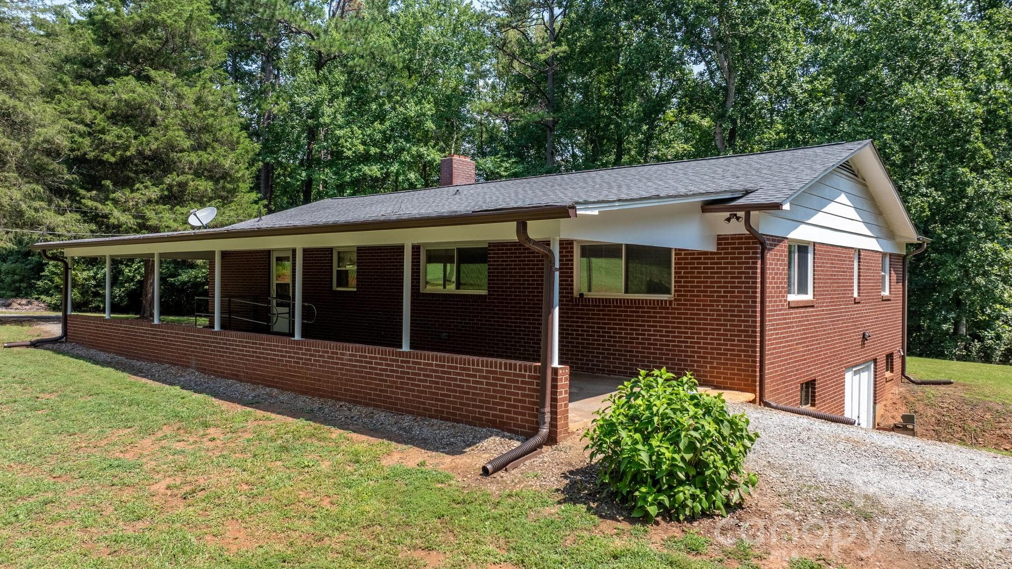 Front of House & Drive - 4370 Dynasty Lane, Hudson