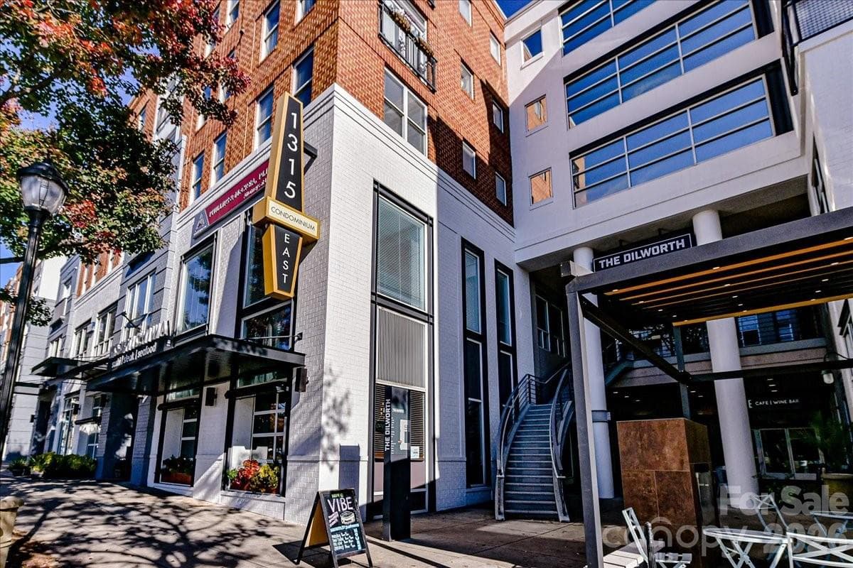 Condominium at 1315 East Boulevard, Charlotte, photo 2 of 23