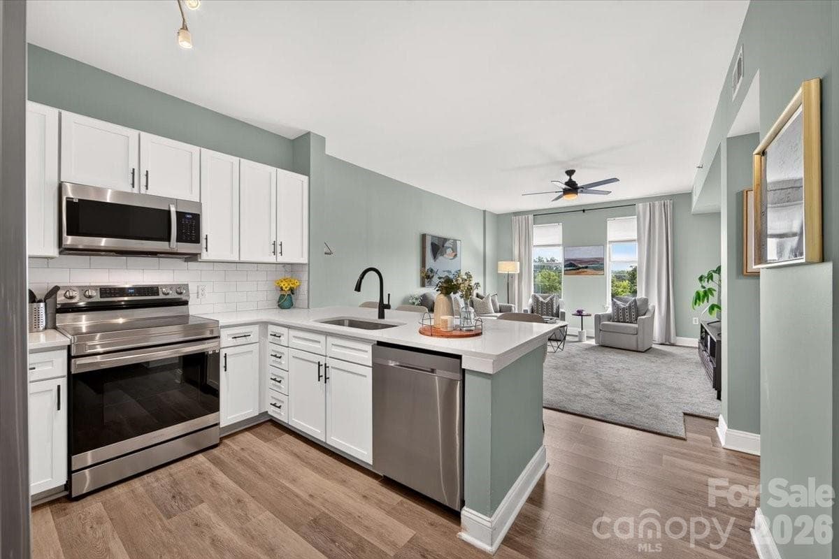 Condominium at 1315 East Boulevard, Charlotte, photo 6 of 23