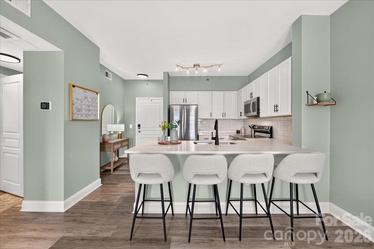 Condominium at 1315 East Boulevard, Charlotte, photo 7 of 23