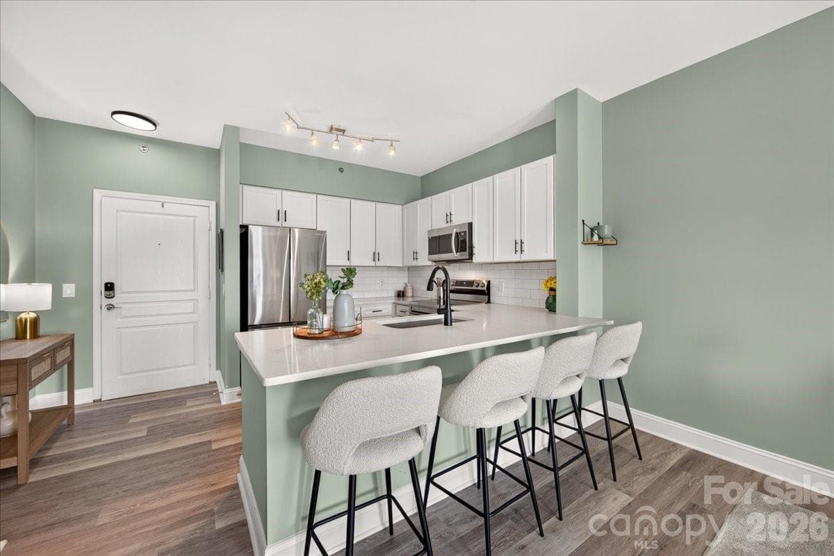 Condominium at 1315 East Boulevard, Charlotte, photo 8 of 23