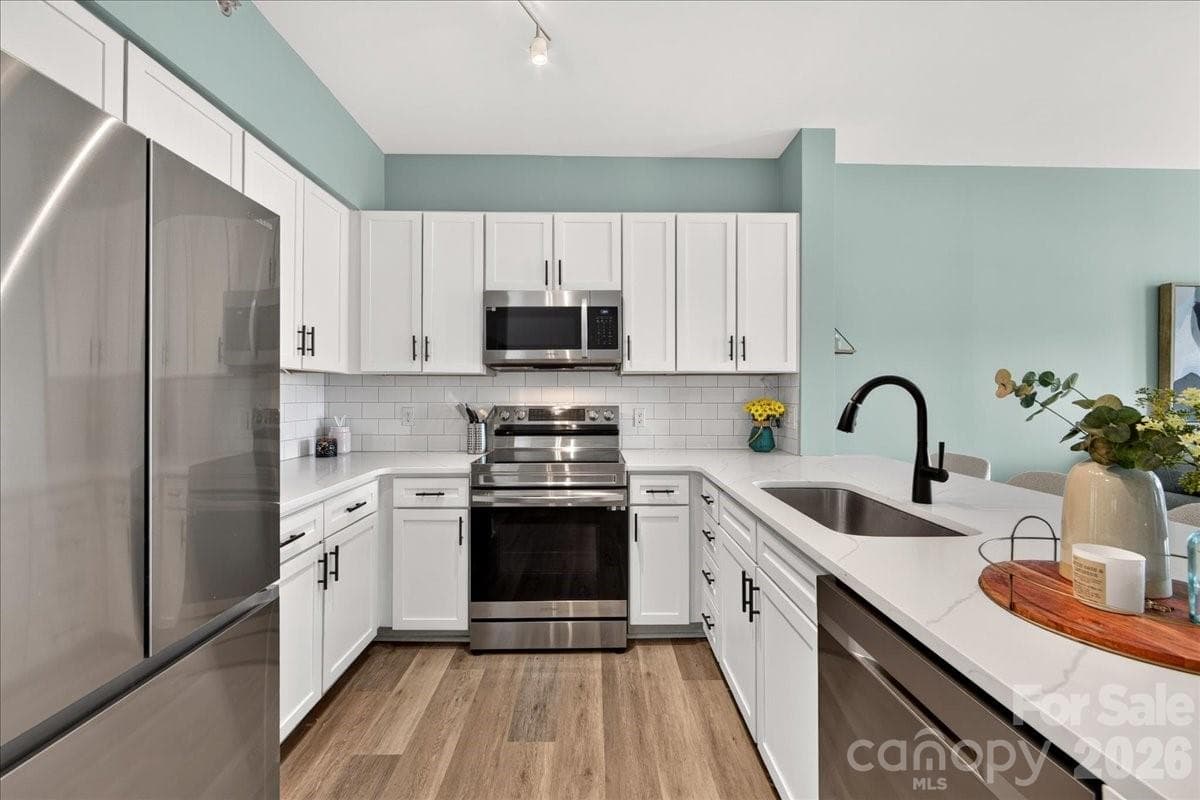 Condominium at 1315 East Boulevard, Charlotte, photo 9 of 23
