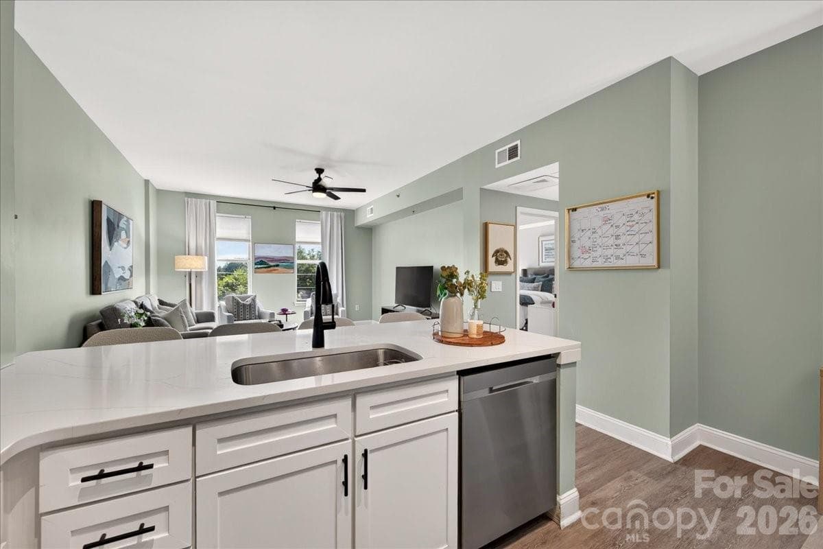 Condominium at 1315 East Boulevard, Charlotte, photo 12 of 23
