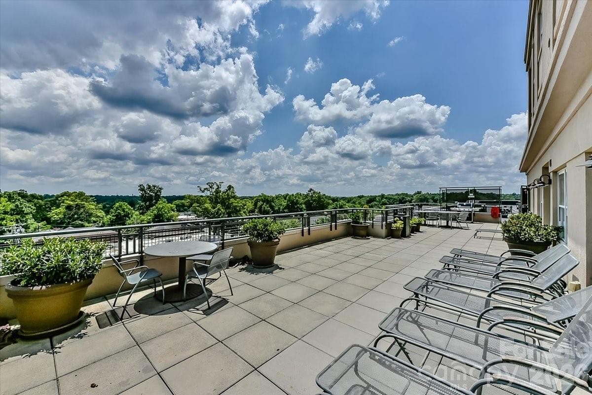 Condominium at 1315 East Boulevard, Charlotte, photo 22 of 23