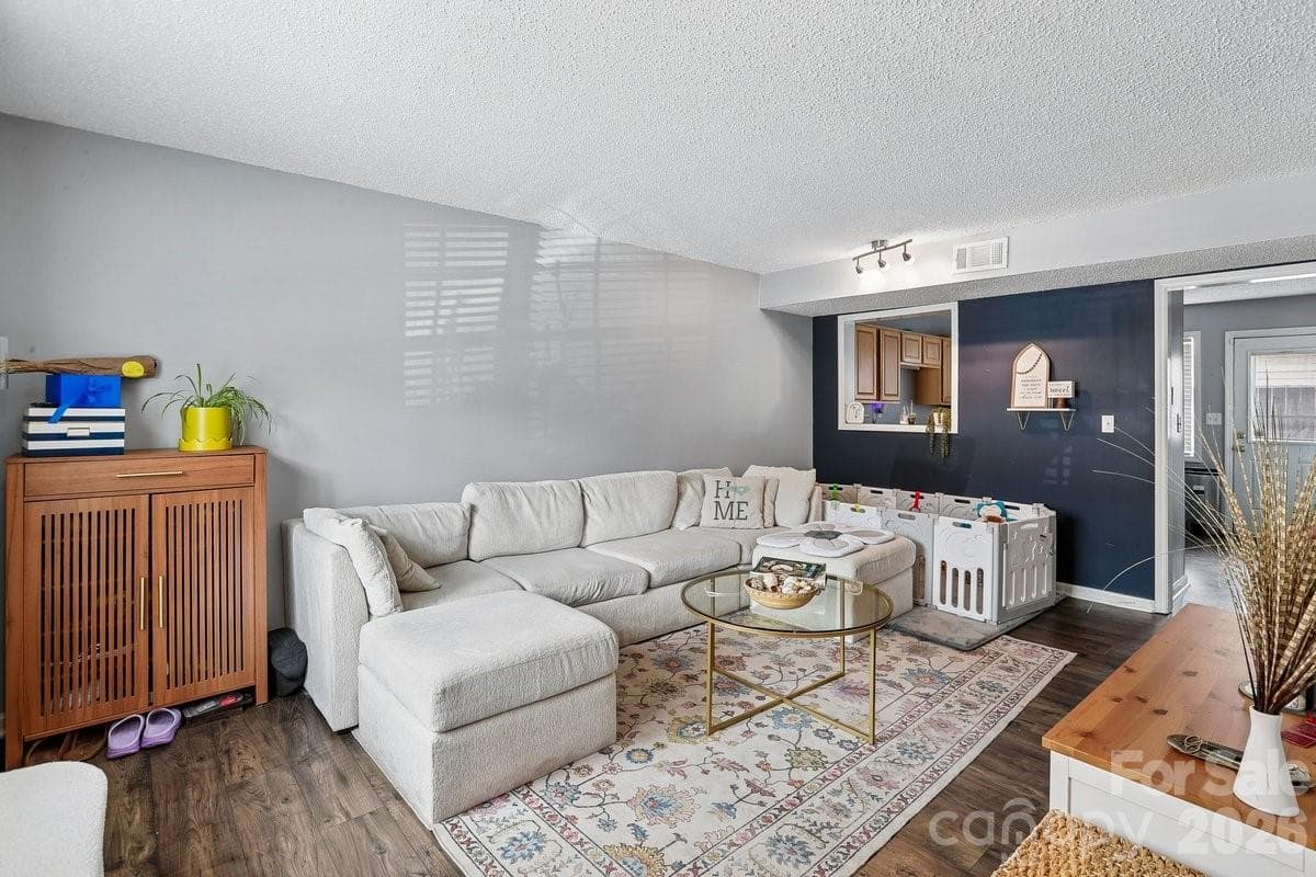Condominium at 1300 Larchmont Place, Salisbury, photo 2 of 11