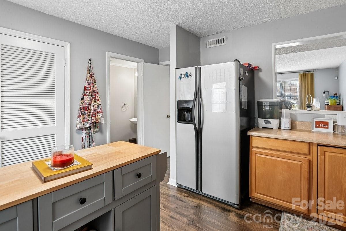 Condominium at 1300 Larchmont Place, Salisbury, photo 4 of 11