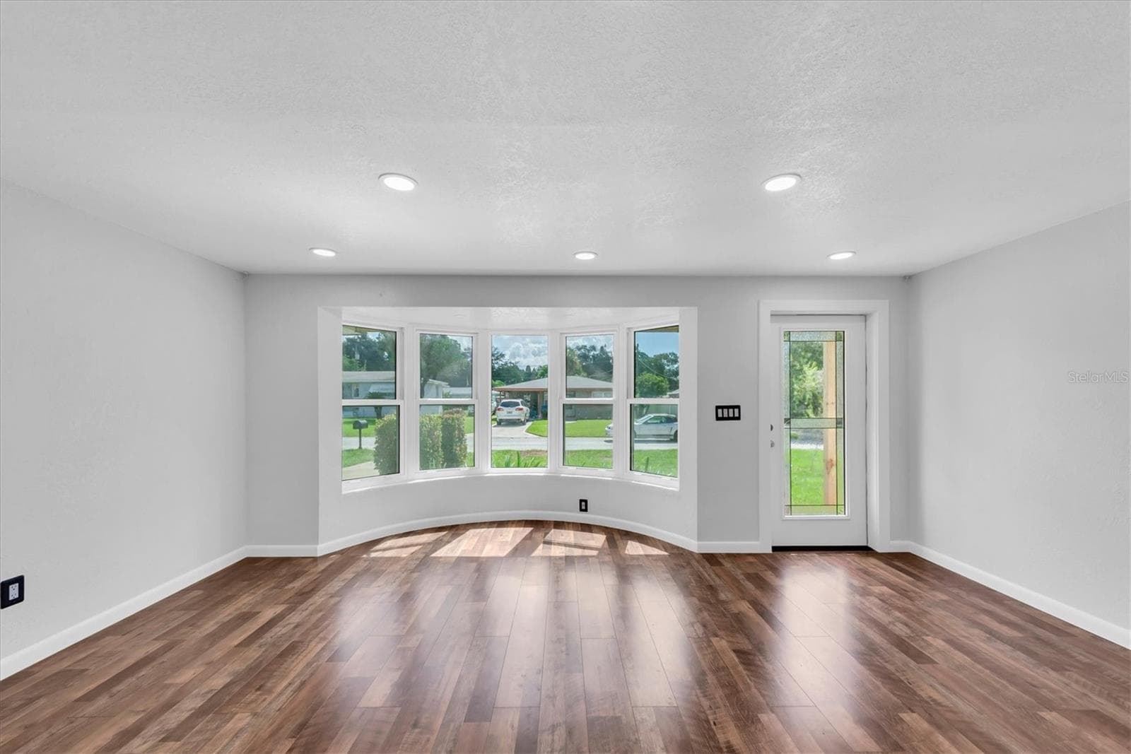 Single Family Residence at 1516 COUNTRY LN W, CLEARWATER, photo 5 of 19