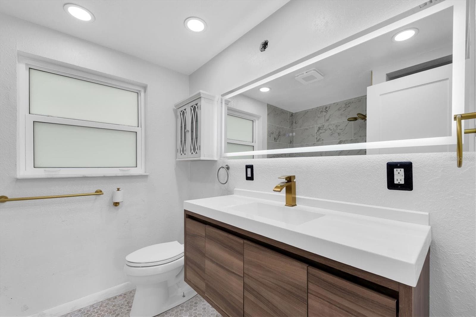 Single Family Residence at 1516 COUNTRY LN W, CLEARWATER, photo 10 of 19