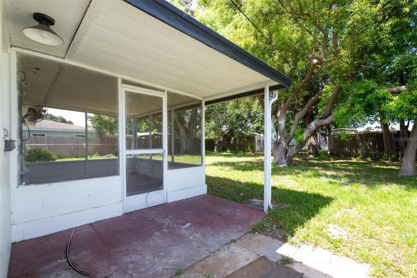 Single Family Residence at 1516 COUNTRY LN W, CLEARWATER, photo 13 of 19