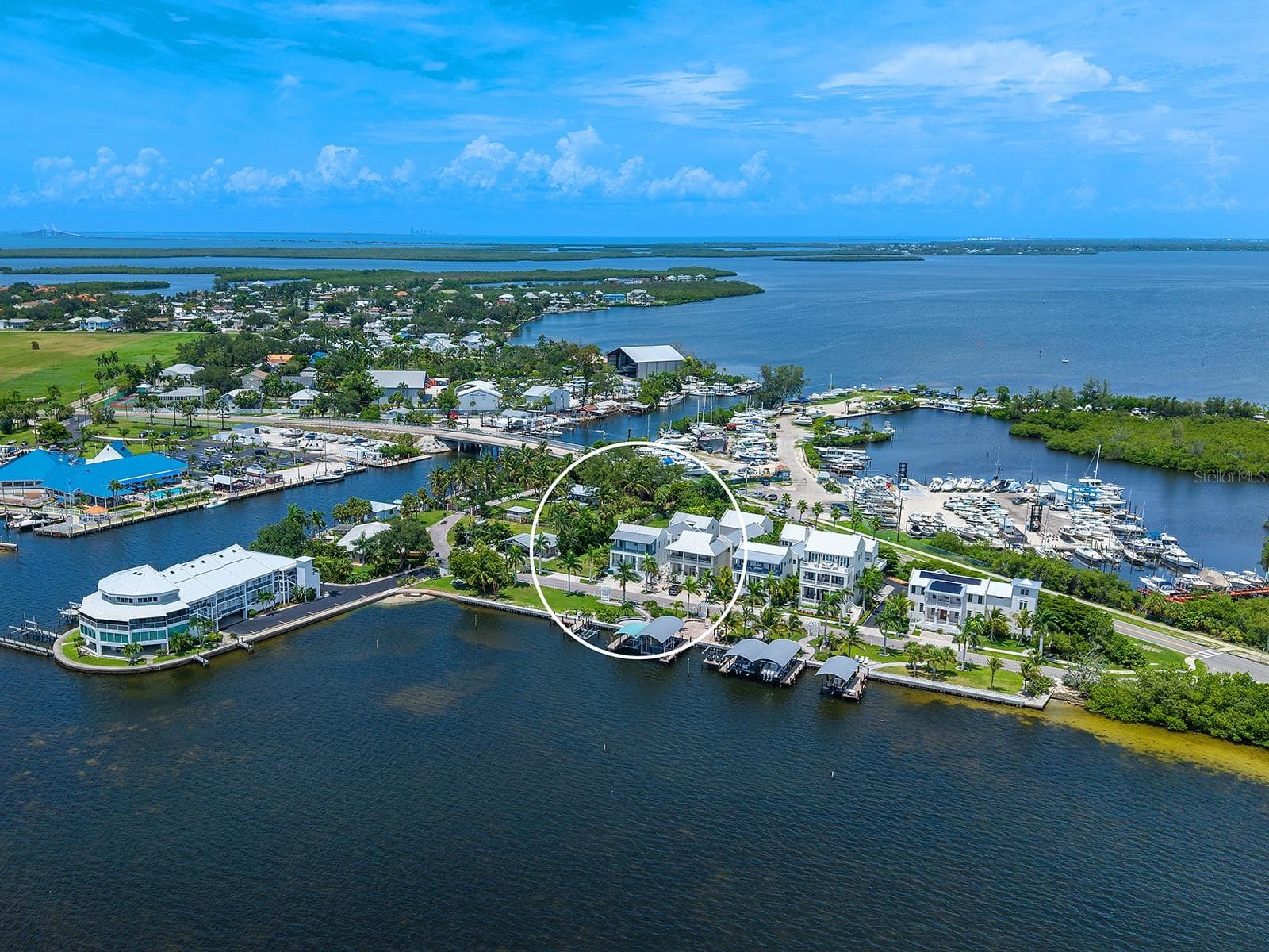 Steps away from the Bradenton Yacht Club and minutes from the 365-acre Emerson Point Preserve with hiking, biking, and kayaking trails - 4024 11TH STREET CT W, PALMETTO