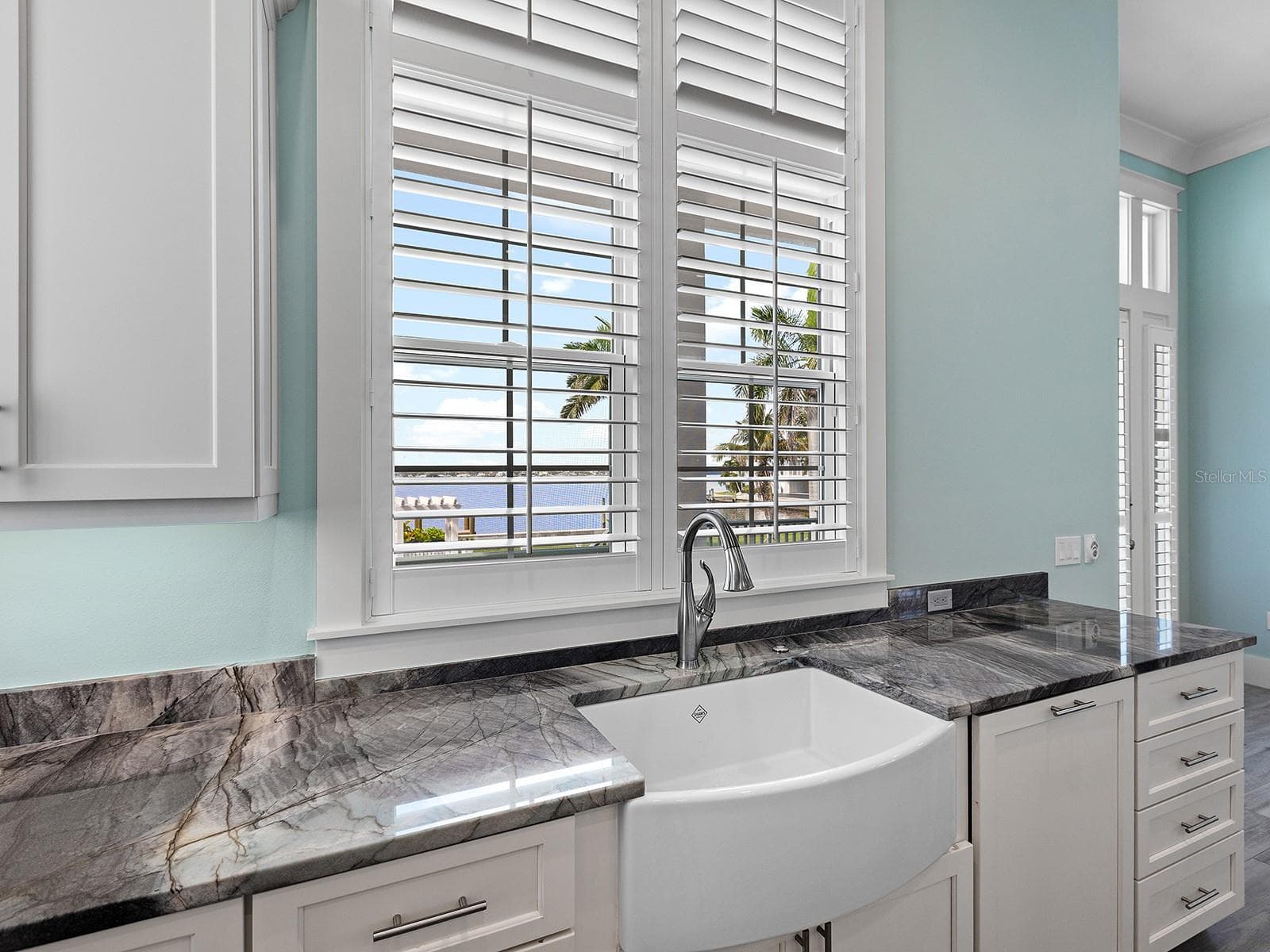 Farm sink facing the river - 4024 11TH STREET CT W, PALMETTO