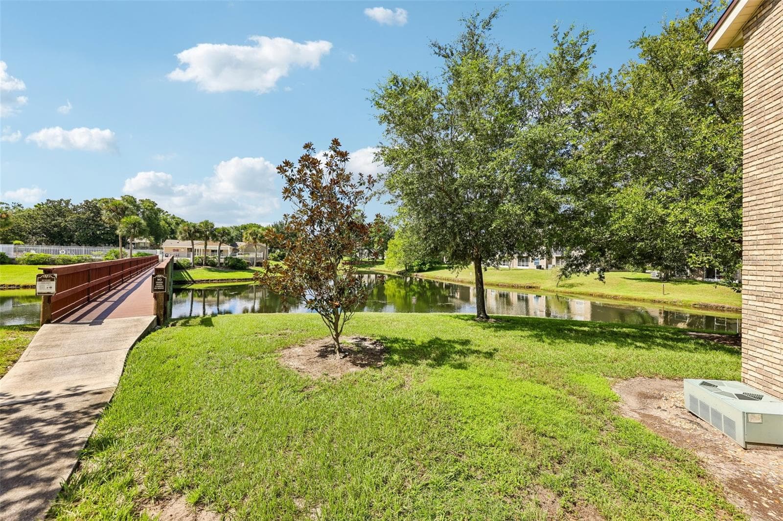 And a pond view! - 124 RESERVE CIR #100, OVIEDO