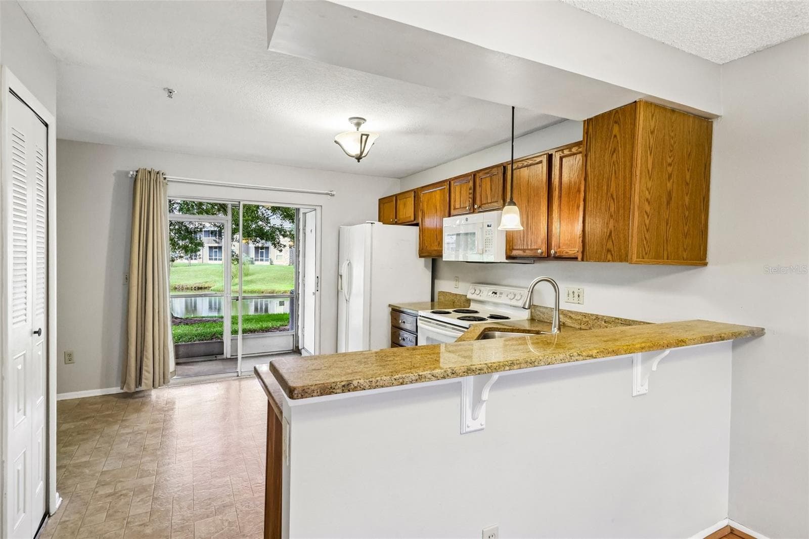 Light, bright open kitchen. - 124 RESERVE CIR #100, OVIEDO
