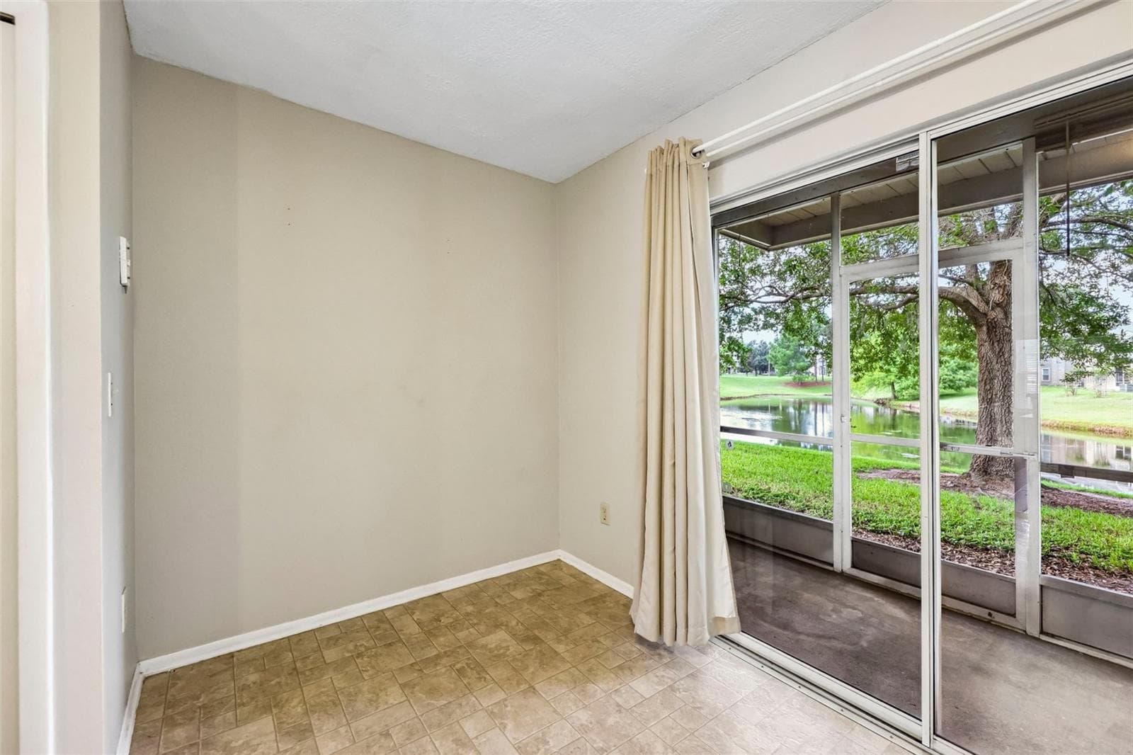 Breakfast nook has a pond view. - 124 RESERVE CIR #100, OVIEDO