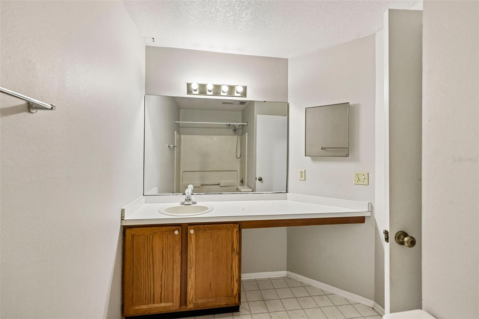 Primary en-suite bath. - 124 RESERVE CIR #100, OVIEDO