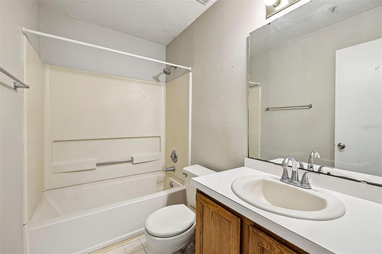 Second full bath. - 124 RESERVE CIR #100, OVIEDO