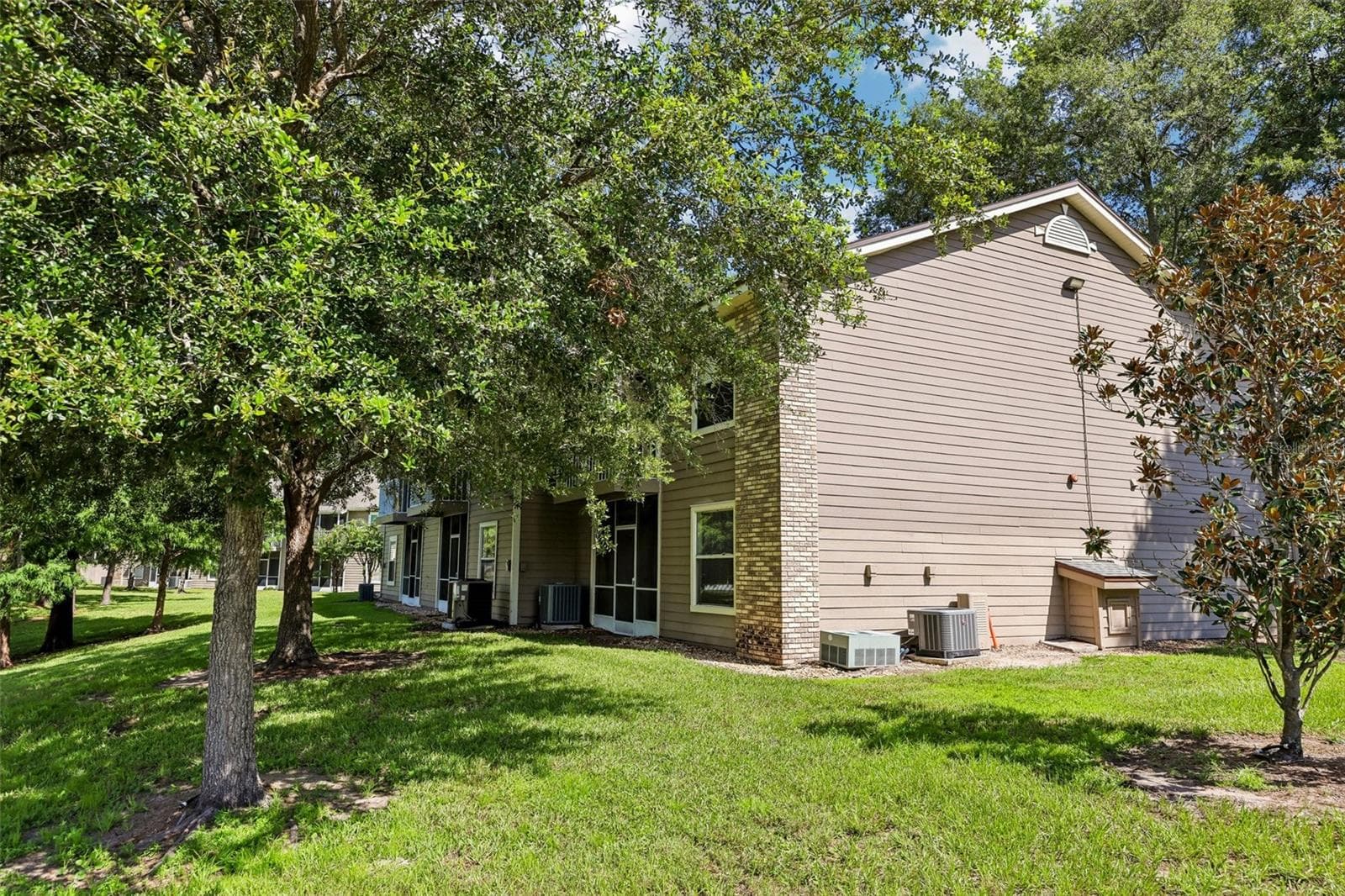 Mature trees and landscpaing. - 124 RESERVE CIR #100, OVIEDO