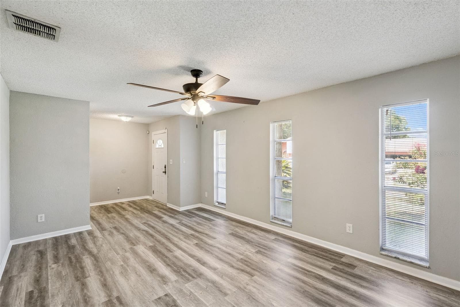 Single Family Residence at 4035 WENDY DR, ORLANDO, photo 3 of 27