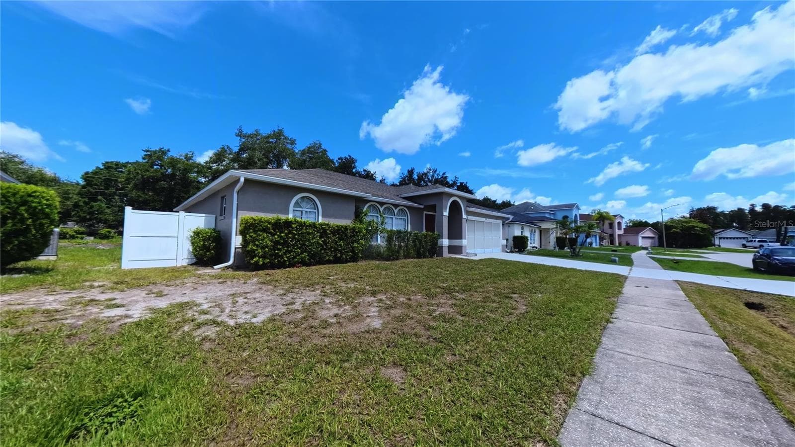 Single Family Residence at 566 OAK BRANCH CIR, KISSIMMEE, photo 2 of 27