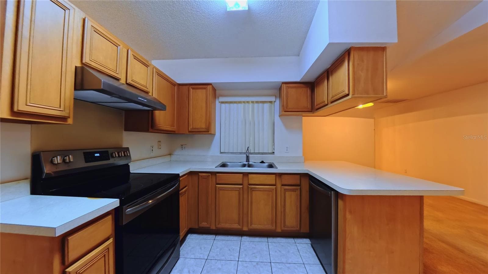 Single Family Residence at 566 OAK BRANCH CIR, KISSIMMEE, photo 8 of 27