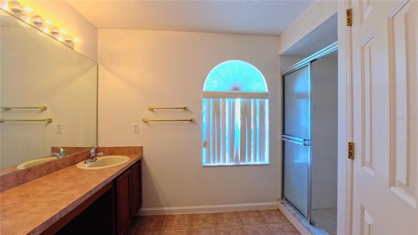 Single Family Residence at 566 OAK BRANCH CIR, KISSIMMEE, photo 14 of 27