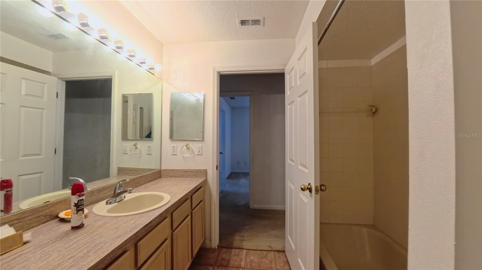Single Family Residence at 566 OAK BRANCH CIR, KISSIMMEE, photo 16 of 27
