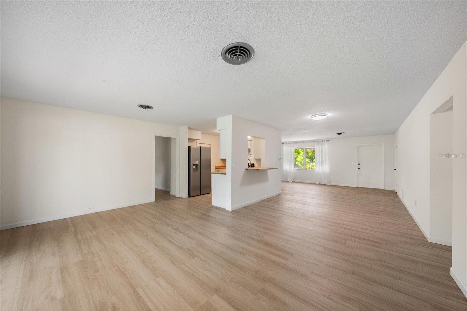 Single Family Residence at 987 QUEEN RD, VENICE, photo 9 of 36